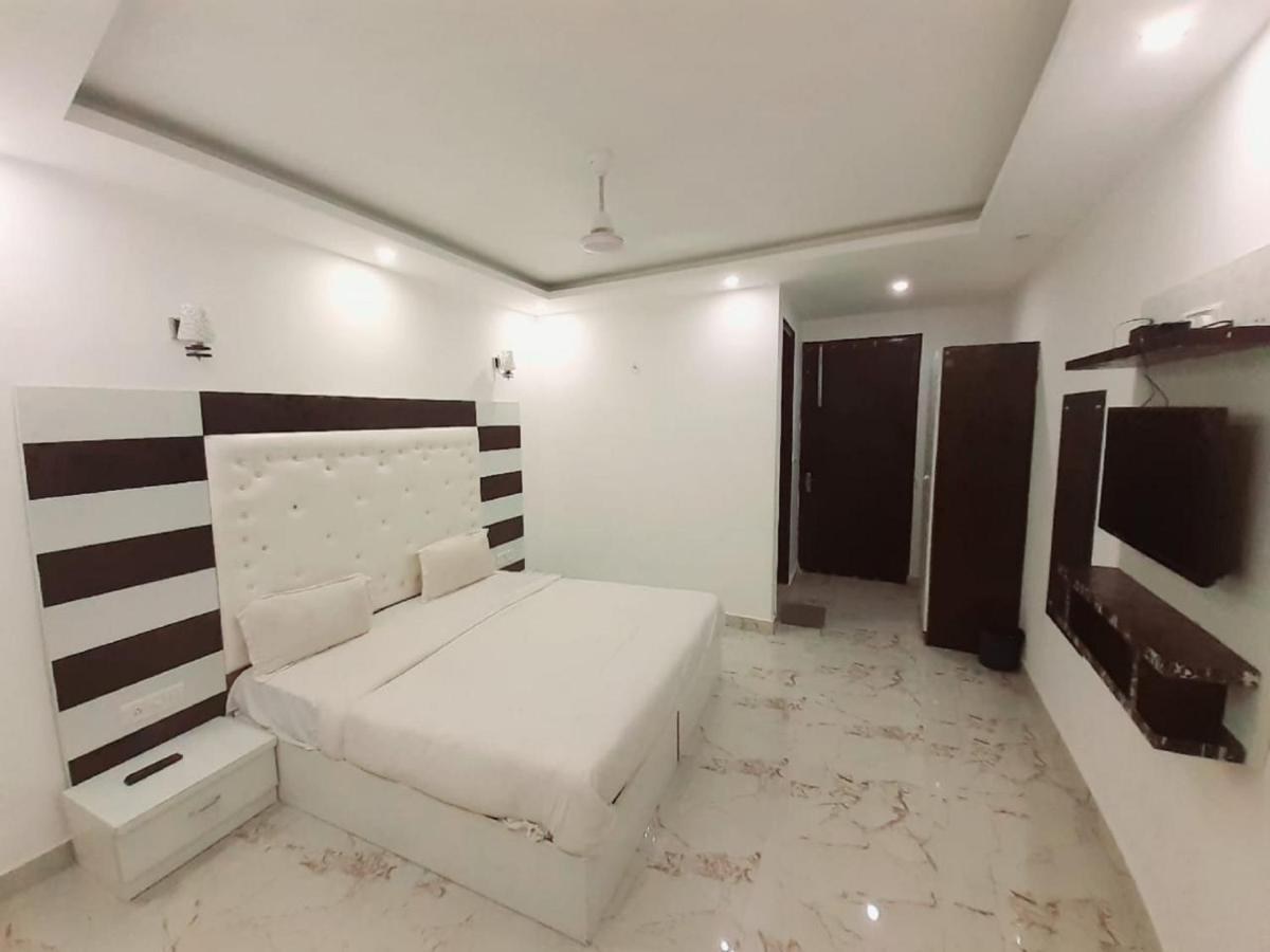 Hotel The Westend Green New Delhi Exterior photo